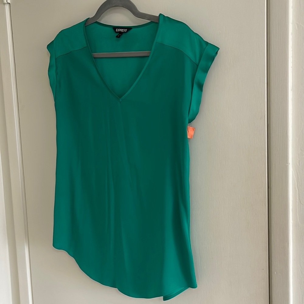 Like new, worn once. Women’s dress shirt. Beautiful green.